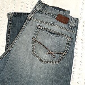 BKE brand buckle, Marshall jeans straight leg 33x32